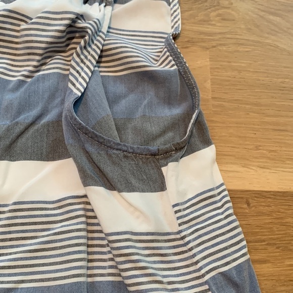 Old Navy Sleeveless V-Neck Striped Blouse White Blue & Gray Woman’s L - Picture 8 of 13